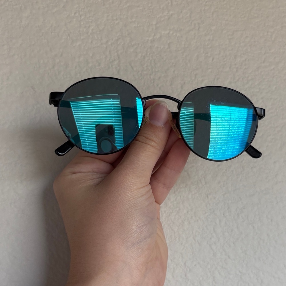 Chic Black Round Sunglasses